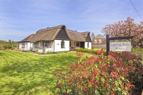 2 bedroom bungalow for sale, Vicarage Road, Yalding, Maidstone, Kent, ME18