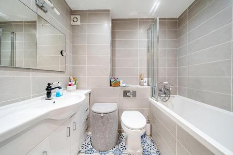 1 bedroom flat for sale - Staines-Upon-Thames,  Stanwell Village,  TW19