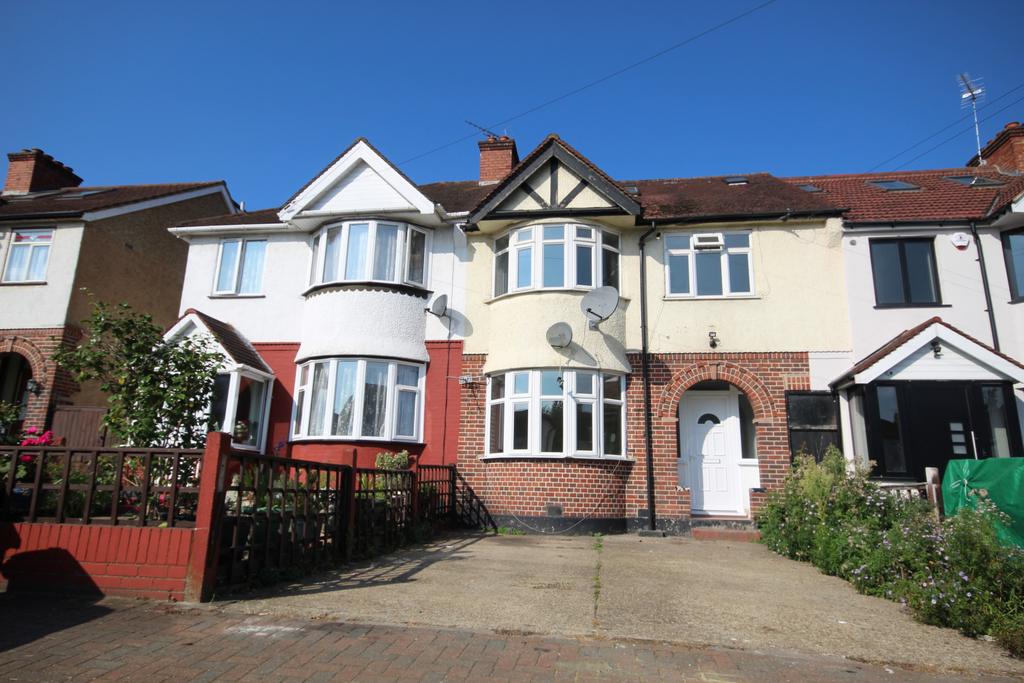 Church Drive, Kingsbury, London, NW9 4 bed terraced house £2,800 pcm