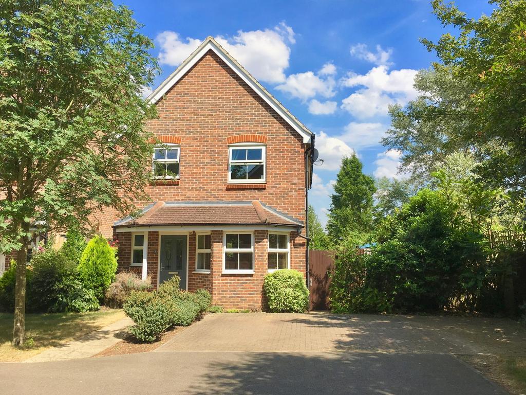 Hadleigh Close, Shenley, WD7 3 bed detached house to rent £2,250 pcm