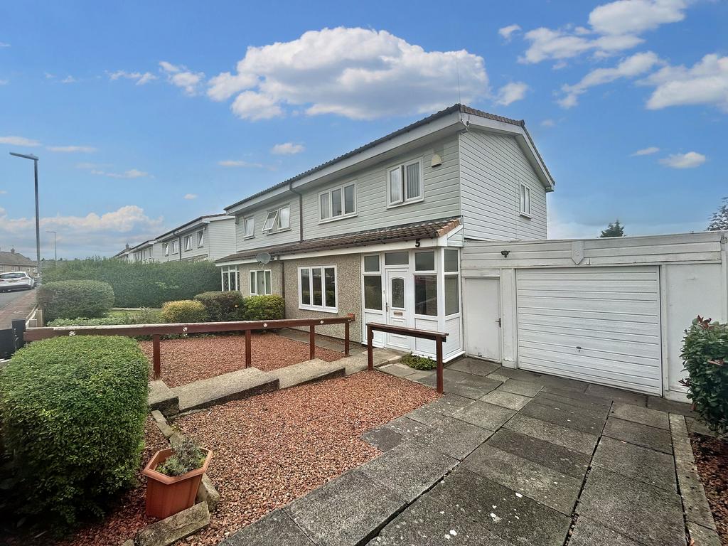 Parkside Avenue, Winlaton... 3 bed semidetached house £100,000