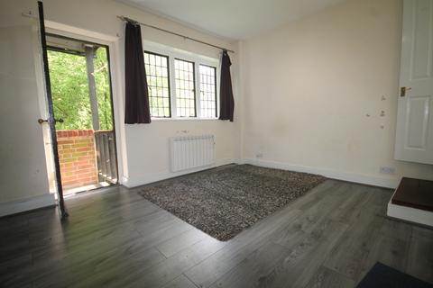 Studio to rent, Tilford Road, Hindhead