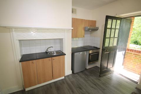 Studio to rent, Tilford Road, Hindhead