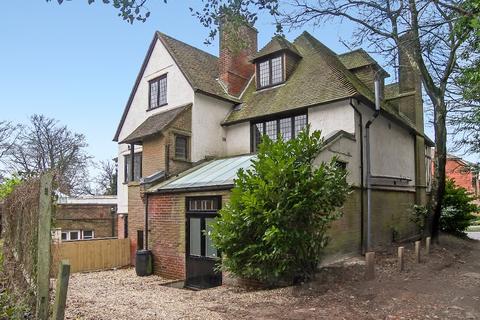 Studio to rent, Tilford Road, Hindhead