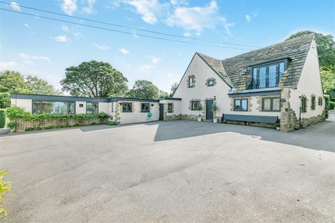 4 bedroom detached house for sale, Shepherds Thorn Lane, Brighouse, HD6 3TT