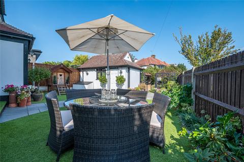 3 bedroom detached house for sale, St. James Gardens, Westcliff-on-Sea, Essex, SS0
