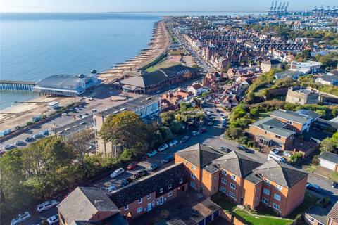 2 bedroom apartment for sale, Wolsey Gardens, Felixstowe, IP11