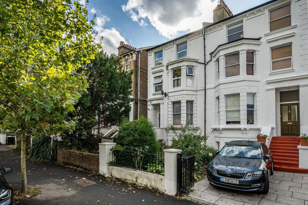 Rosendale Road, West Dulwich 3 bed flat for sale £575,000