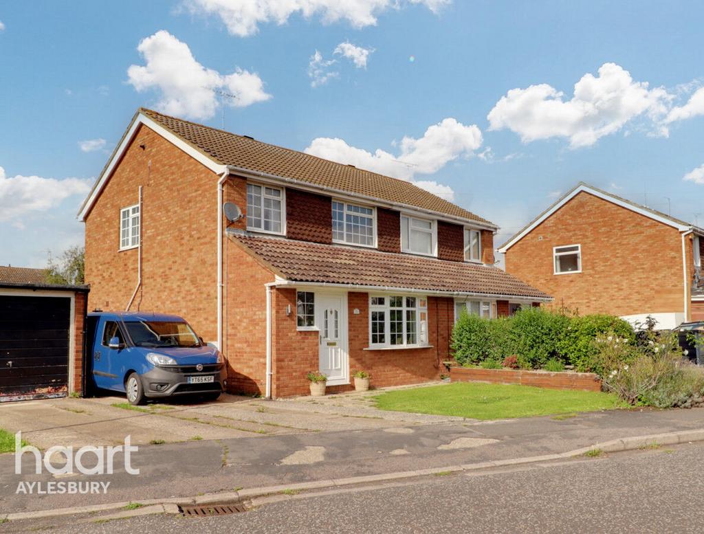 Savernake Road, Aylesbury 3 bed semidetached house £350,000