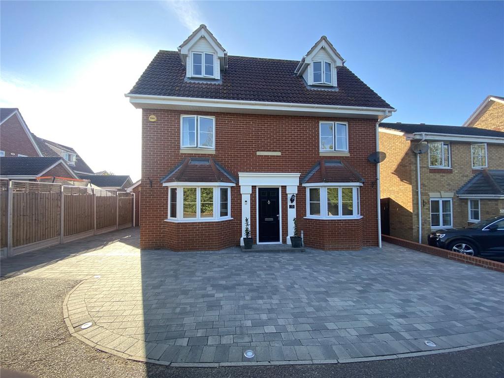 Magnolia Lane, Steeple View, Laindon, Essex, SS15 4 bed detached house for sale £500,000