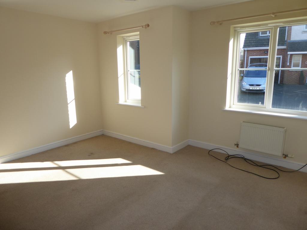 Redruth Drive, Crag Bank, Carnforth, LA5 4 bed semidetached house £