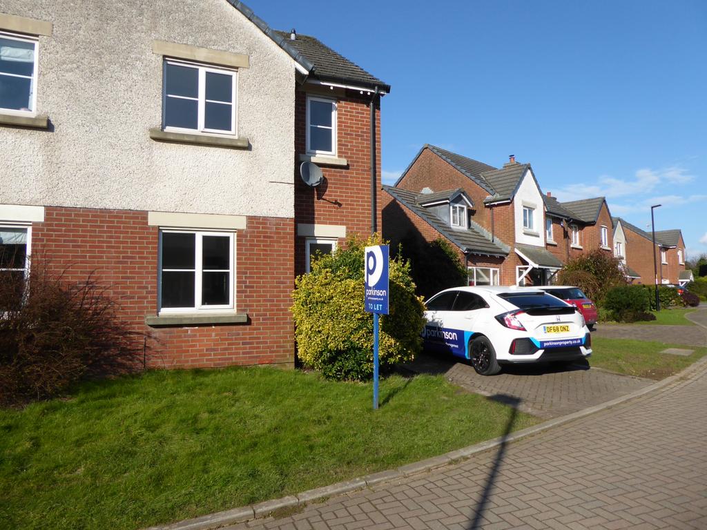 Redruth Drive, Crag Bank, Carnforth, LA5 4 bed semidetached house £