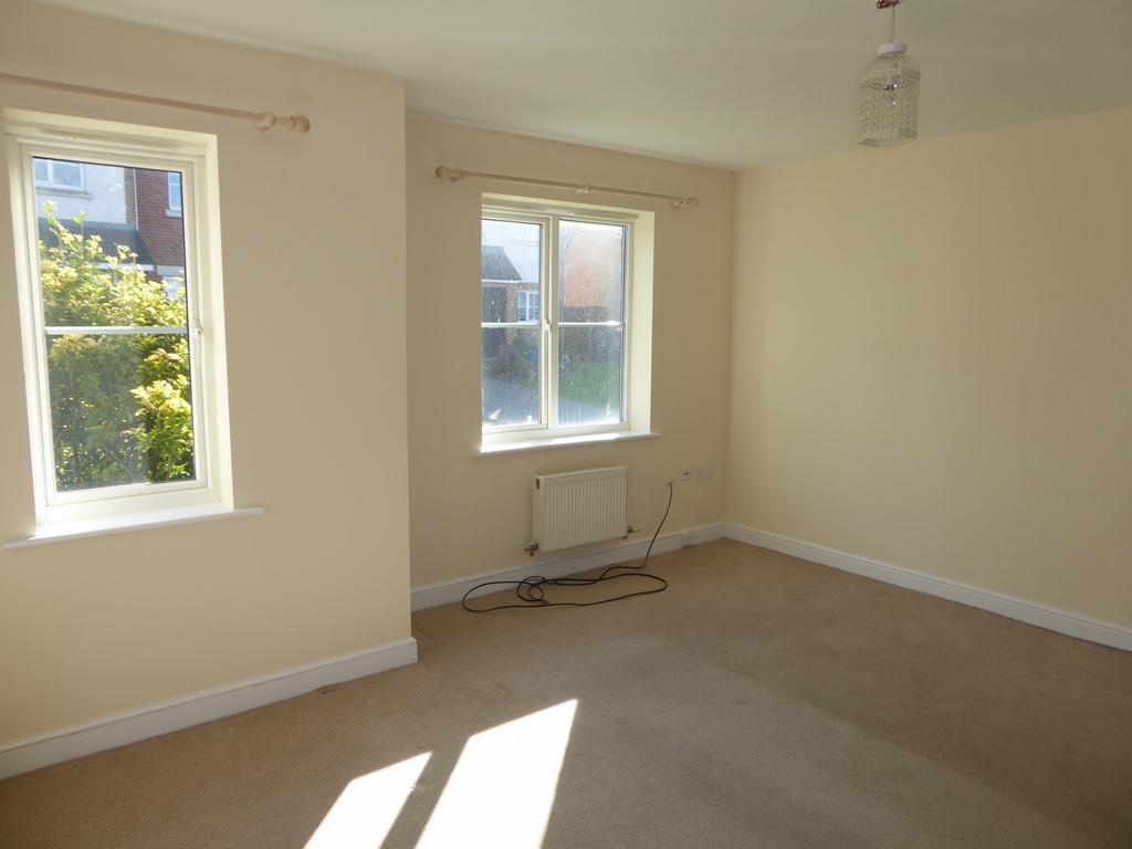 Redruth Drive, Crag Bank, Carnforth, LA5 4 bed semidetached house £