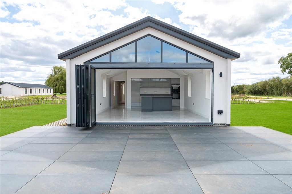 Roebuck Barracks, Green Lane, Appleton Roebuck, York, YO23 3 bed