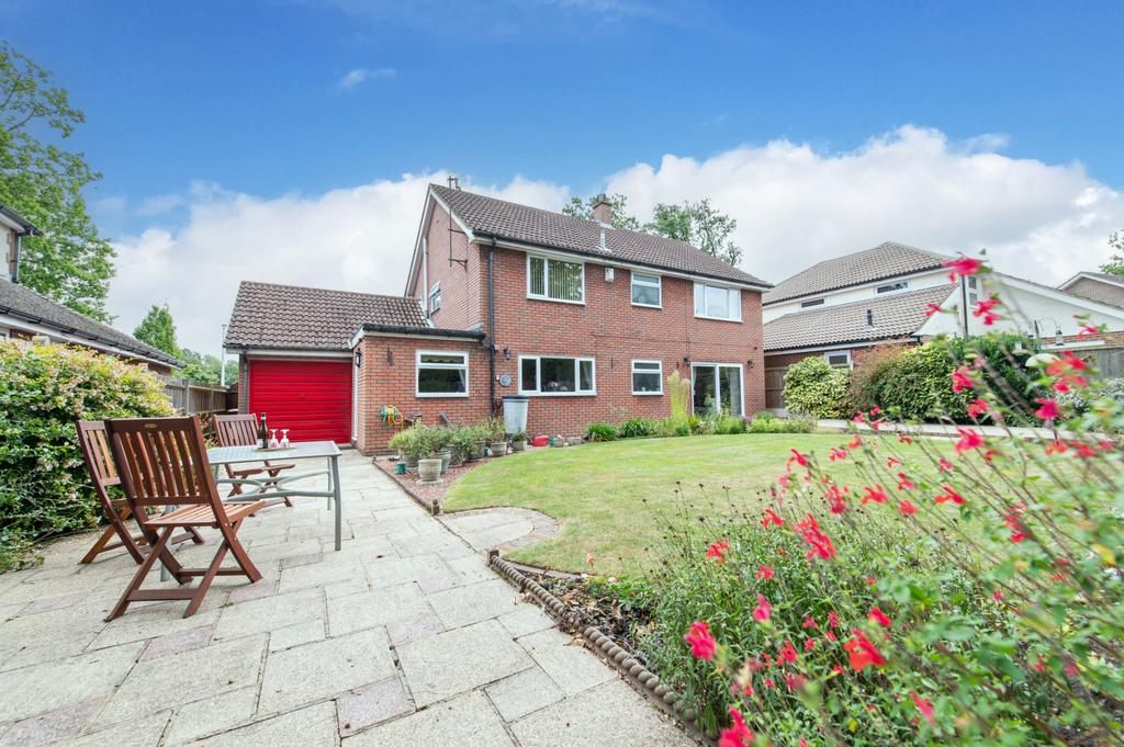 Almond Grove, Hempstead, Gillingham, Kent, ME7 4 bed detached house for