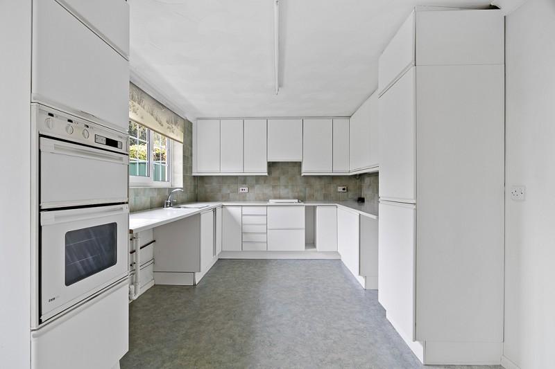 Summerfields, Locks Heath, Southampton, Hampshire. SO31 6NN 4 bed