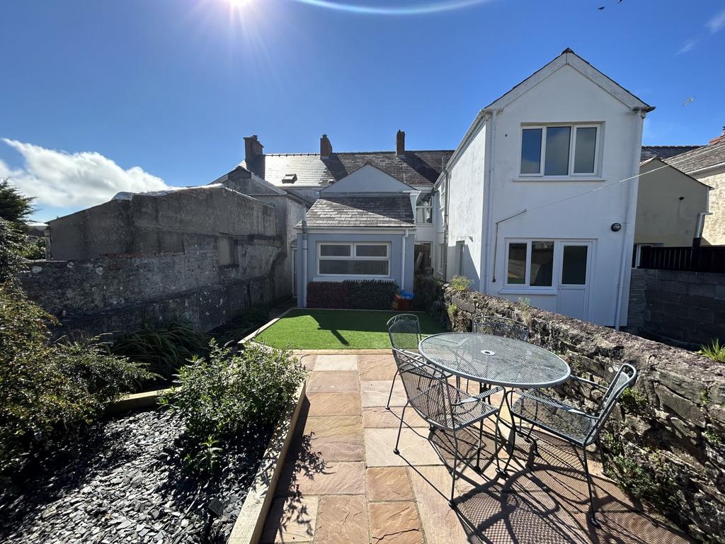 Marble Hall Road, Milford Haven, Pembrokeshire, SA73 3 bed terraced