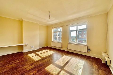 2 bedroom flat to rent, Woodhouse Road, North Finchley, London N12