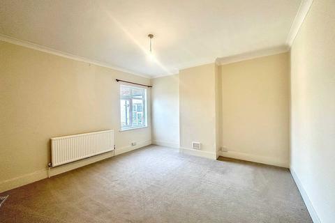 2 bedroom flat to rent, Woodhouse Road, North Finchley, London N12