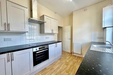 2 bedroom flat to rent, Woodhouse Road, North Finchley, London N12