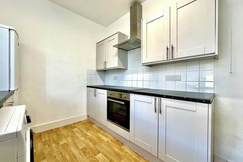 2 bedroom flat to rent, Woodhouse Road, North Finchley, London N12