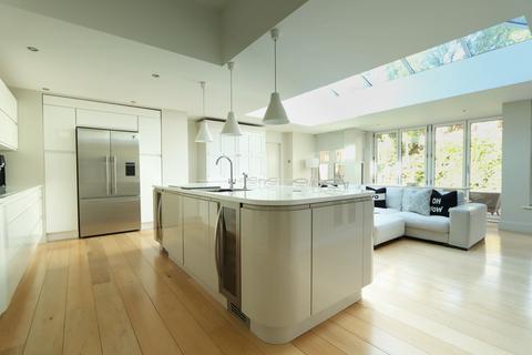 14 Cavendish Grove, Eccles, Manchester, M30 9HR