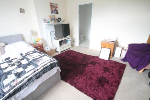 Studio to rent, Hindhead Galleries, Tilford Road, Hindhead