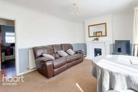 2 bedroom apartment for sale, Knighton Close, Romford