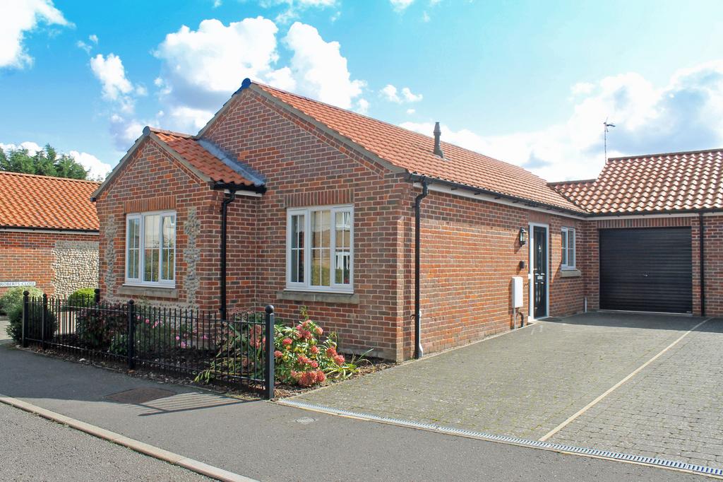 Ainsworth Road, Holt NR25 2 bed detached bungalow for sale £319,950