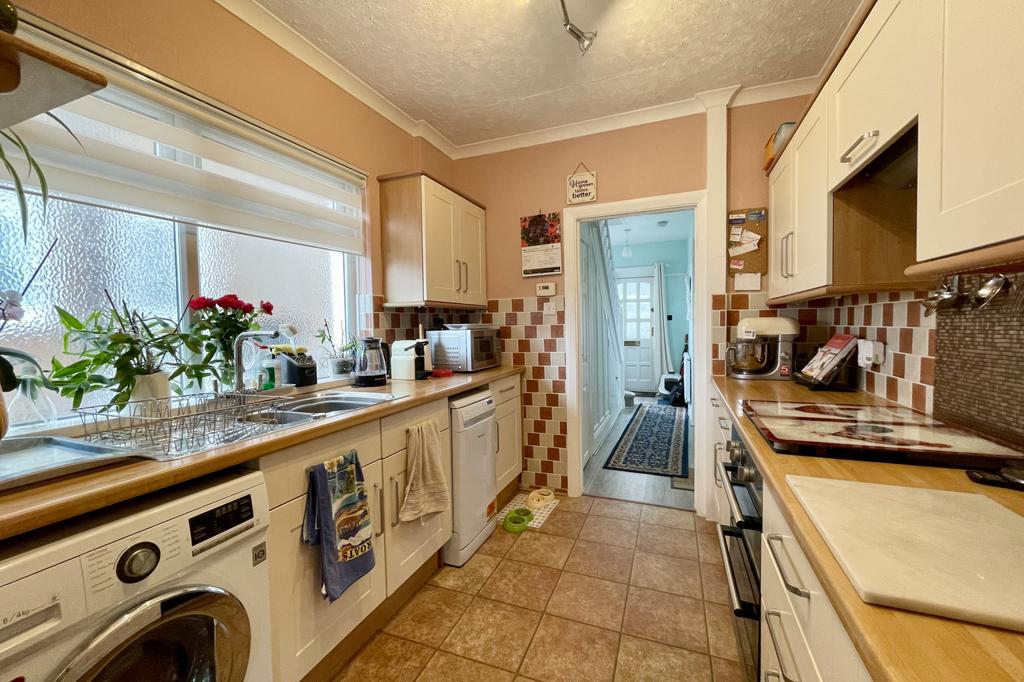 Brodrick Road Eastbourne East Sussex Bn22 3 Bed Semi Detached House