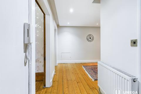 2 bedroom flat to rent, Gillespie Crescent, Bruntsfield, Edinburgh, EH10