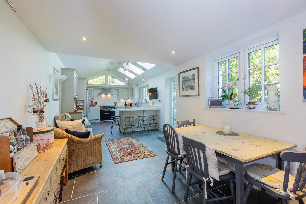 Ascot Road, Holyport, Maidenhead 6 bed detached house for sale £1,195,000