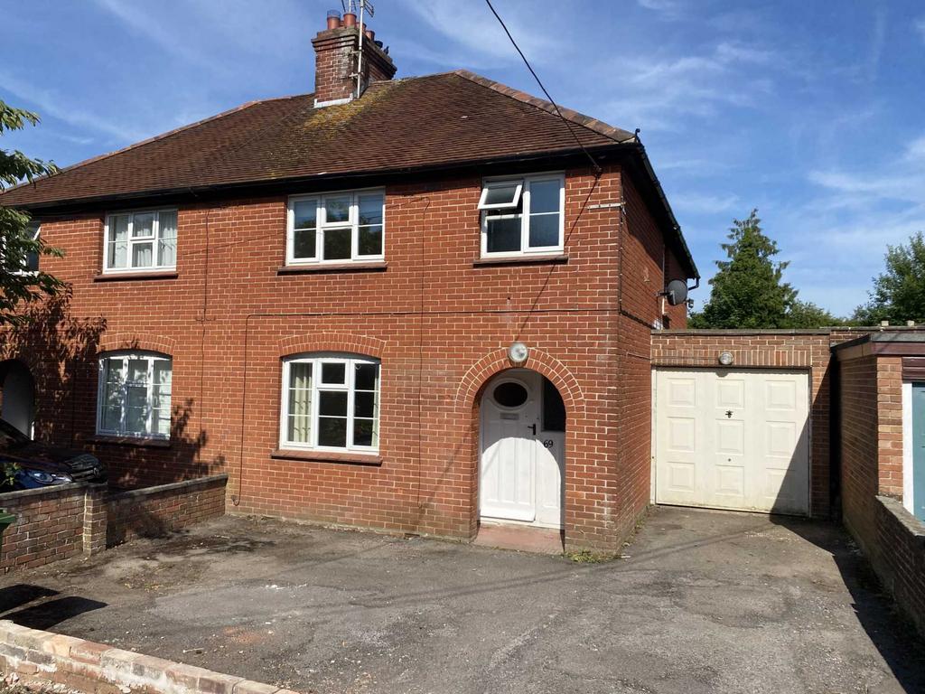 Priory Road, Hungerford 3 bed semidetached house £1,100 pcm (£254 pw)