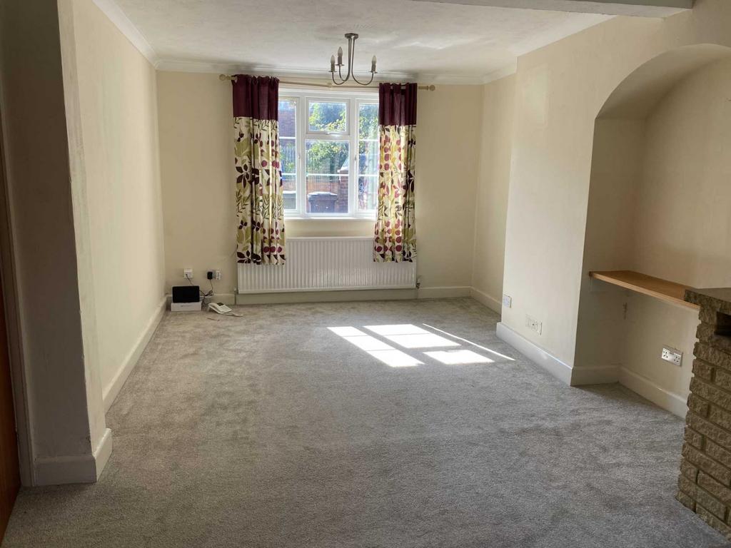Priory Road, Hungerford 3 bed semidetached house £1,100 pcm (£254 pw)