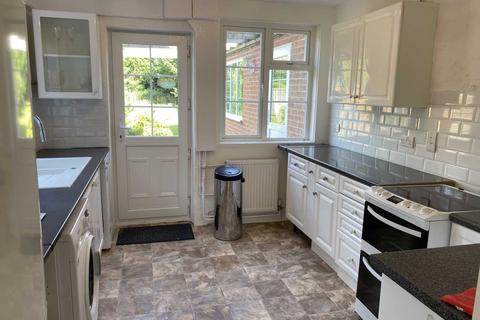3 bedroom semi-detached house to rent, Priory Road, Hungerford