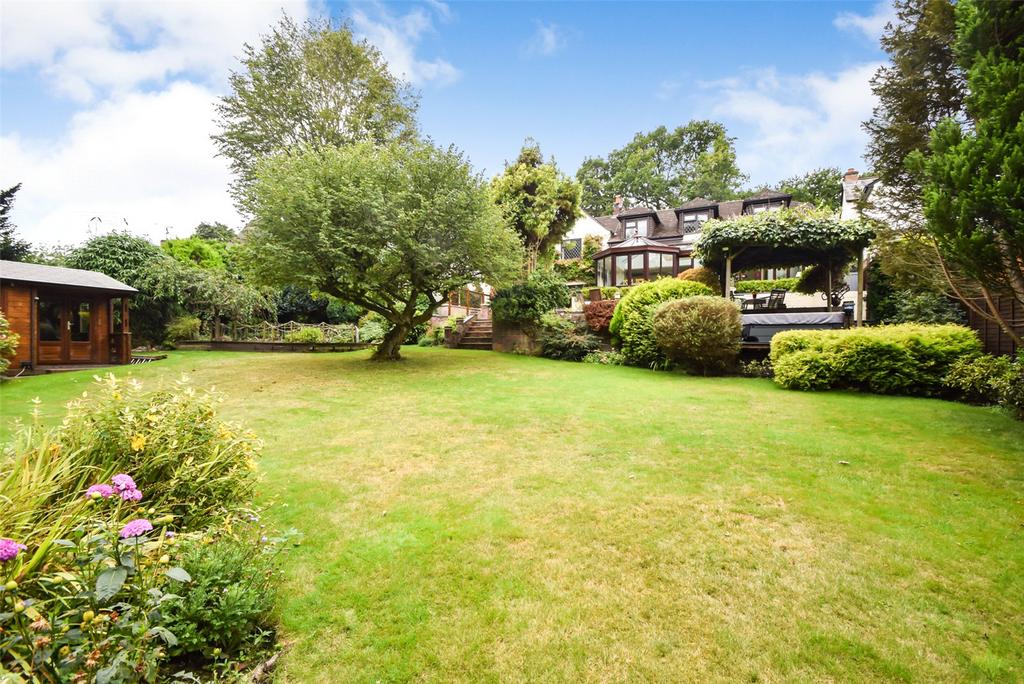 Yateley GU46 5 bed detached house for sale £1,000,000