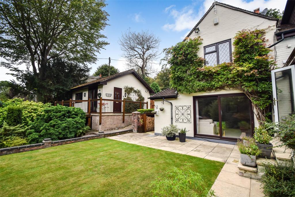 Yateley GU46 5 bed detached house for sale £1,000,000
