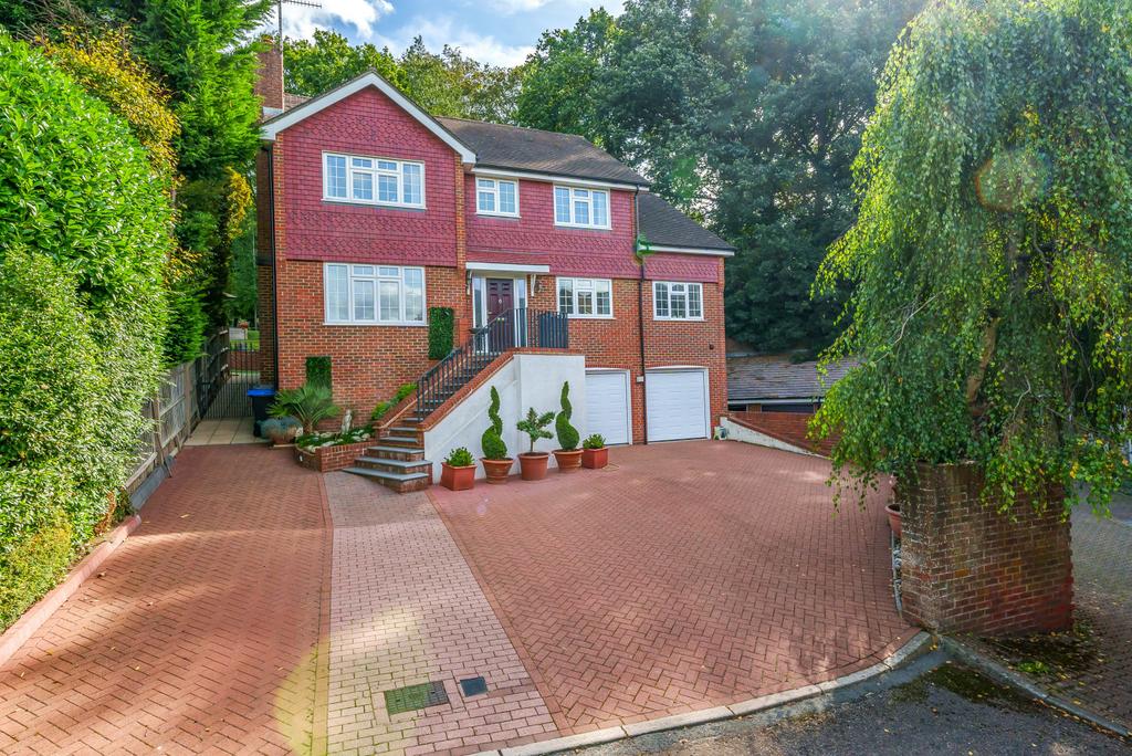 Home Farm Close, Ottershaw, KT16 4 bed detached house for sale £1,250,000