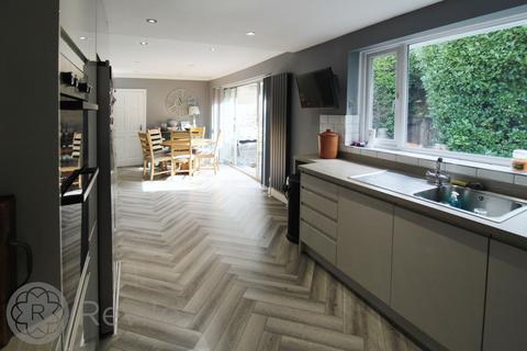 2 Nudger Close, Dobcross, Oldham, OL3 5AP
