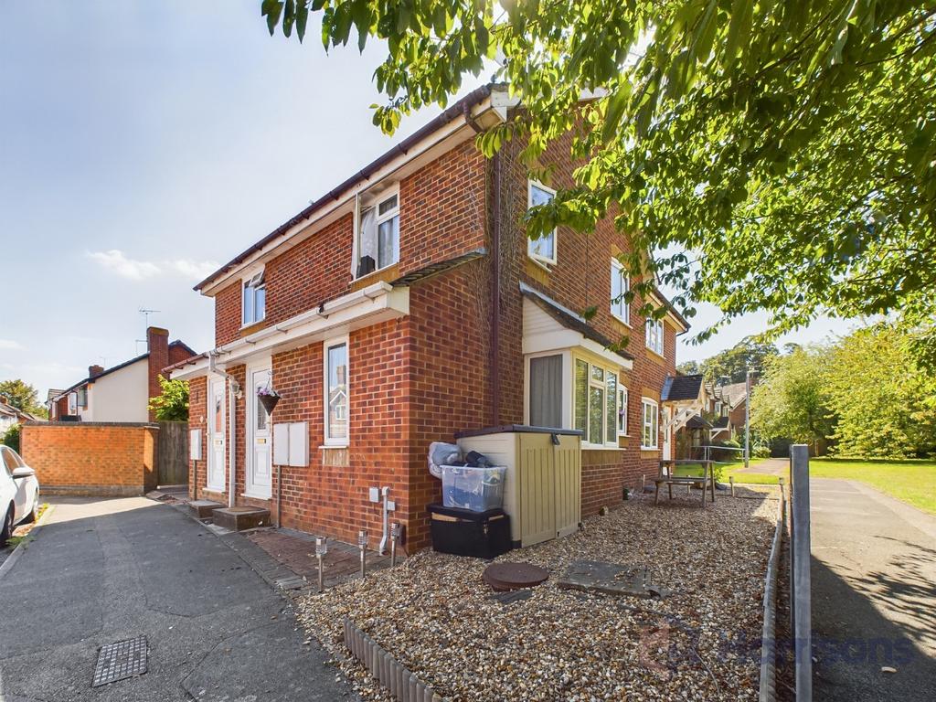 Vaughan Drive, Kemsley, Sittingbourne, Kent, ME10 2UB 2 bed terraced