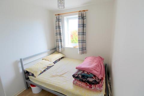 Studio to rent, Lowestoft Drive, Slough