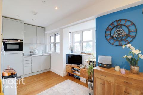 1 bedroom apartment for sale, Dalwood House, London Road, Romford, RM7 9DF