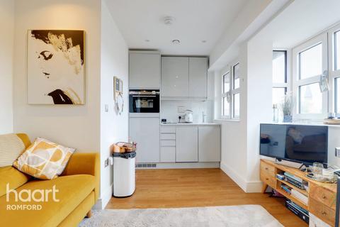 1 bedroom apartment for sale, Dalwood House, London Road, Romford, RM7 9DF