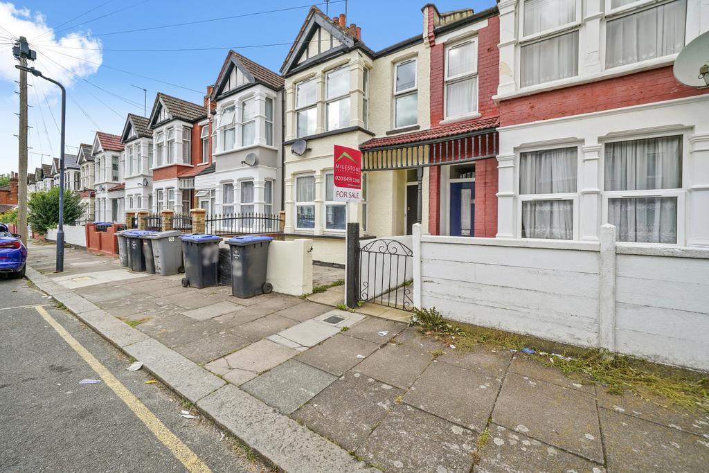 3 bed house for sale in NW10