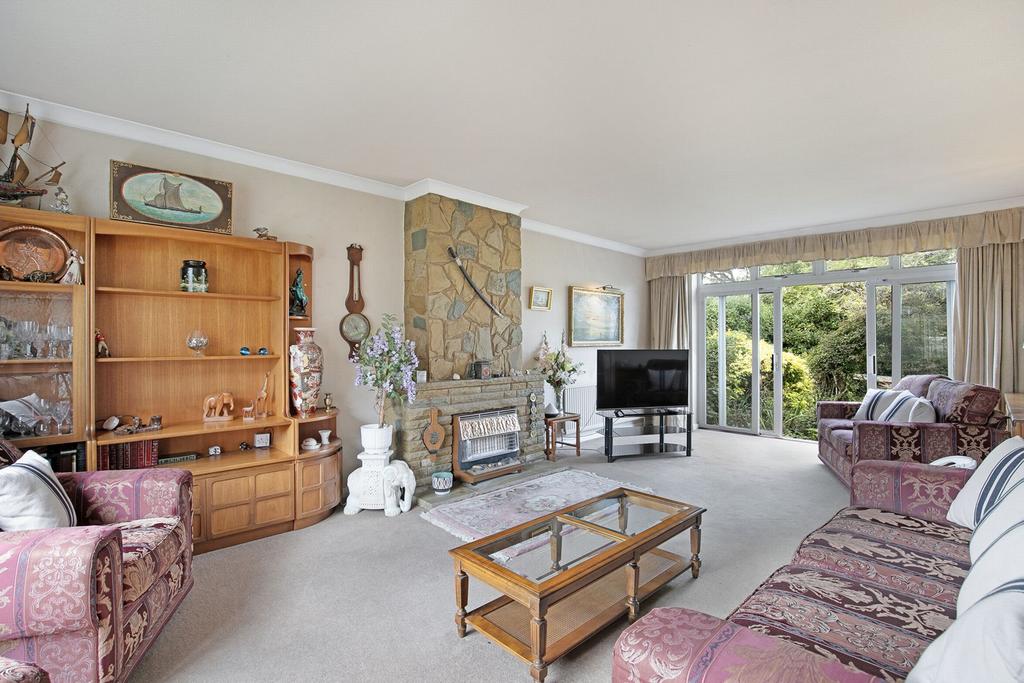 Almonds Avenue, Buckhurst Hill, IG9 4 bed detached house for sale £
