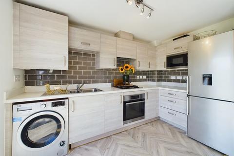 3 bedroom semi-detached house for sale - Pine Grove, Burton-on-Trent