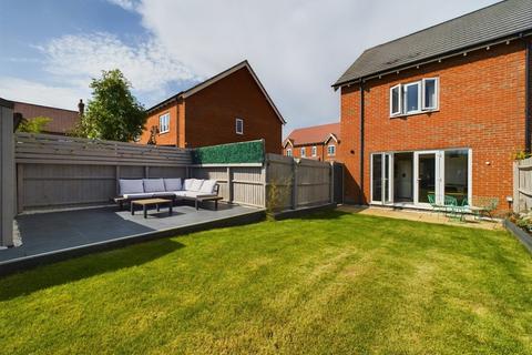 3 bedroom semi-detached house for sale - Pine Grove, Burton-on-Trent