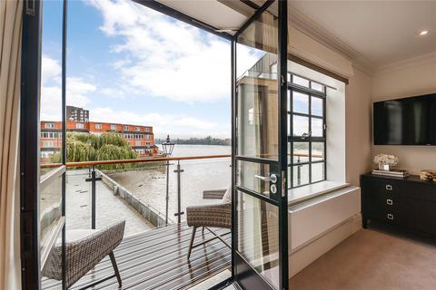 3 bedroom flat to rent, Palace Wharf, Rainville Road, London