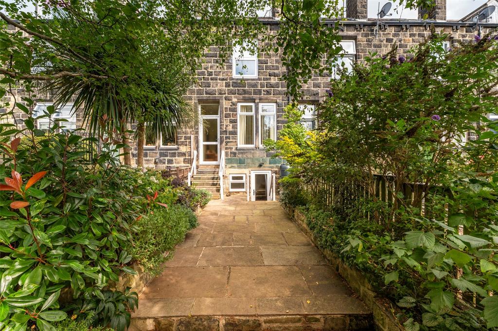 Guycroft, Otley, West Yorkshire, LS21 2 bed terraced house for sale £