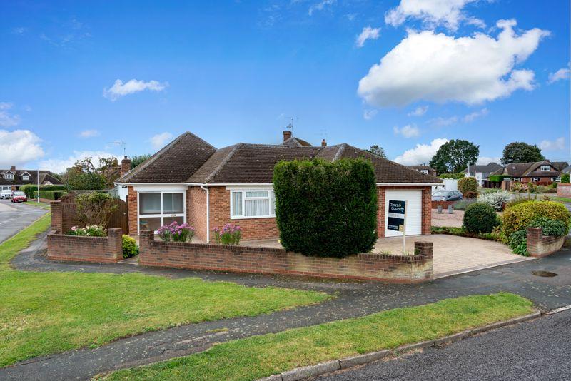 Elm Avenue, Caddington 2 bed bungalow for sale £499,950